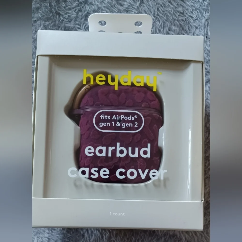 Heyday Earbud Case Cover for Airpods gen1/gen2 Black Cherry Cheetah velour